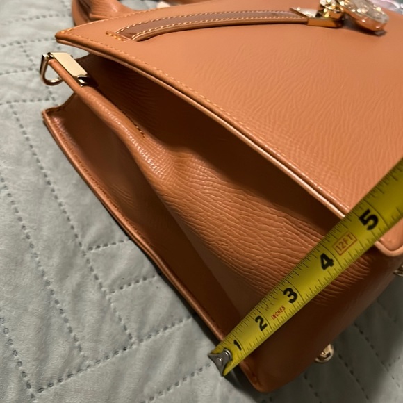 New 4 pockets leather gold Handbag . - Picture 9 of 11
